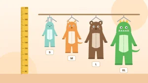 Pijamas disfraz de animales colgados en tallas S, M, L y XL junto a una cinta métrica